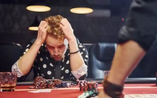 【身体】别再熬夜打牌了!睡够9小时才是国际扑克最狠的软外挂