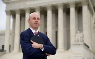 【Thomas】看美国“超级律师”如何被欲望反噬