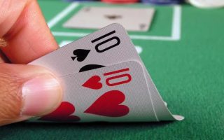 拿着10-10面对三位松凶对手,你会在翻前全下吗?