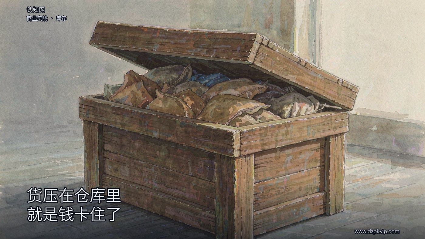 素木地板上放着一口结实的旧木箱,里面塞满了东西,盖子被顶上去了、合不拢,箱沿留着一道缝;木箱和里面的东西都没有上漆、没有刻字;一侧的光落在箱盖与地板上;画面里没有人物,也没有任何文字
