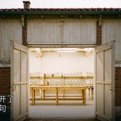 门敞着,比夸自己管用